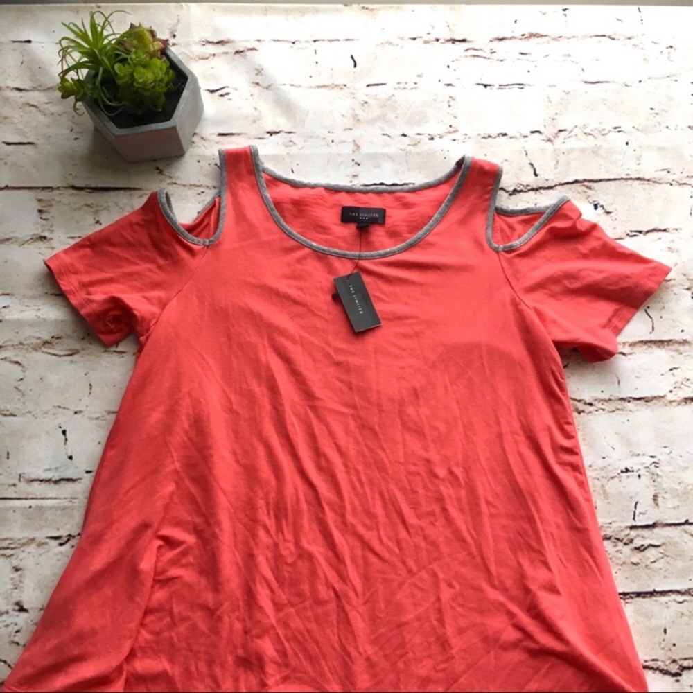 The limited cold shoulder spring top